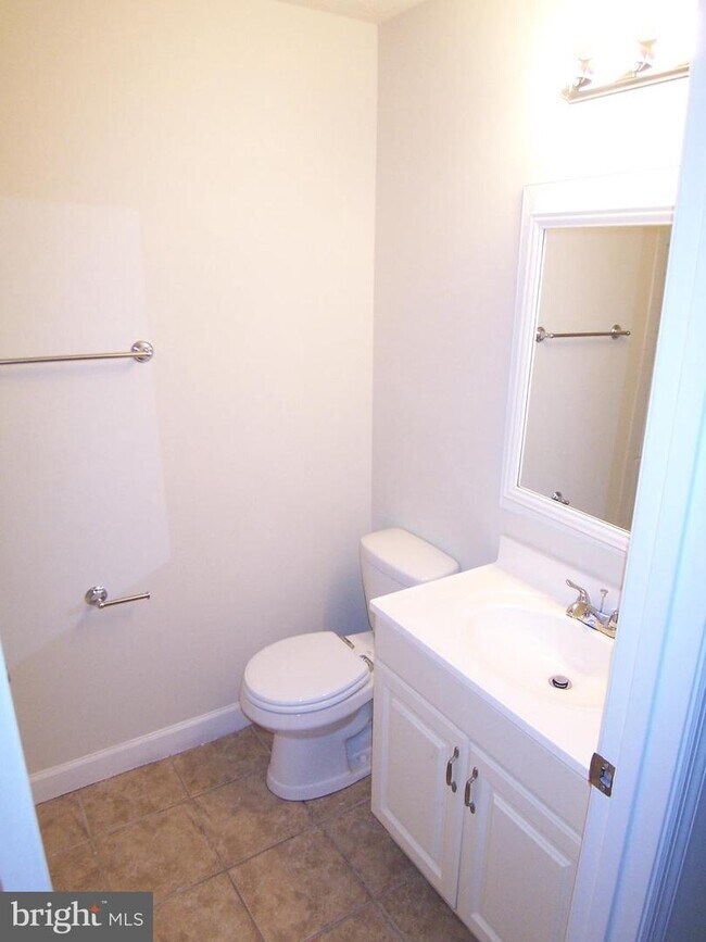 Building Photo - 905 Woodbridge Ct