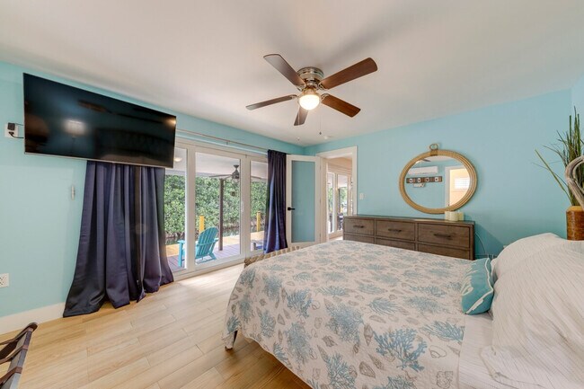 Building Photo - 205 Pirates Dr