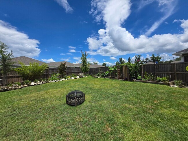 Building Photo - Beautiful 3-Bedroom, 2.5 Bath Home in Desi...