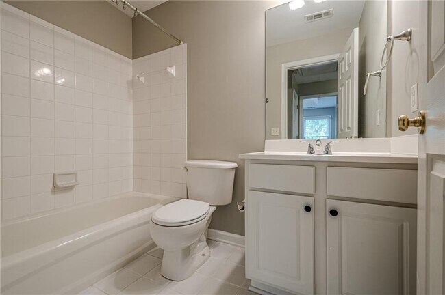 Building Photo - 720 Gardenside Cir SE