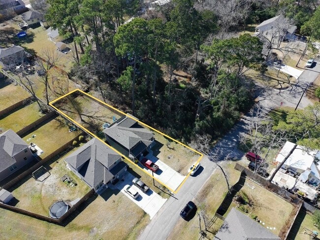 Building Photo - 804 Pearl River