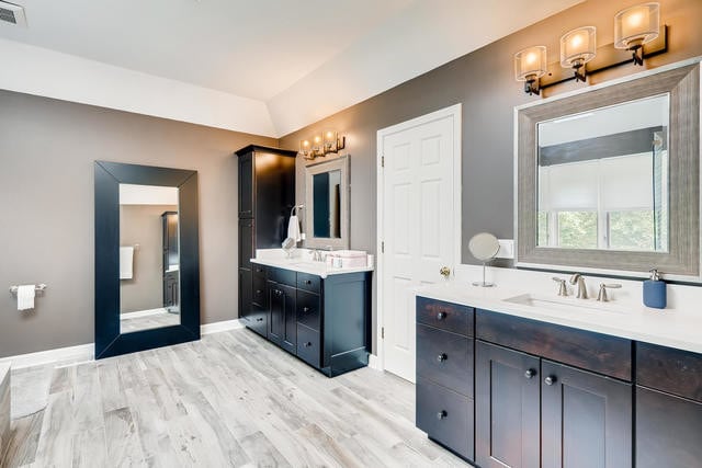 Building Photo - 5446 N Tall Oaks Dr