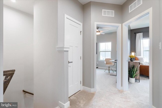 Building Photo - 5924 Pecking Stone St