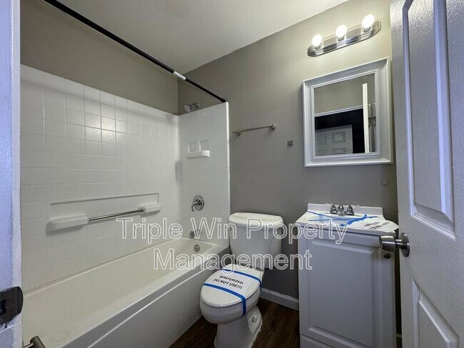 Building Photo - 3165 St Catherine St