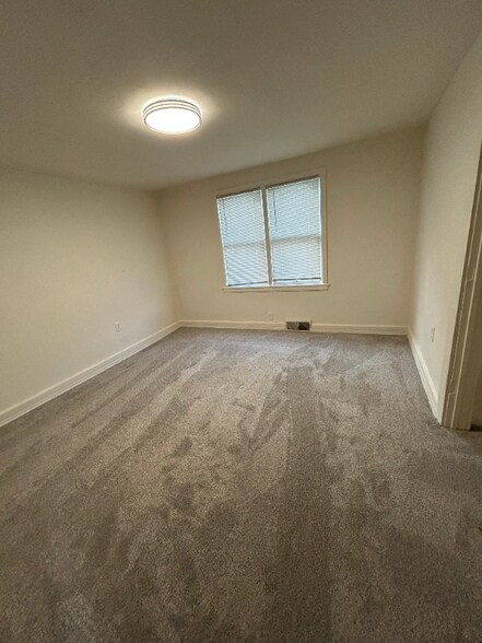 Building Photo - 1838 Spohn Ave