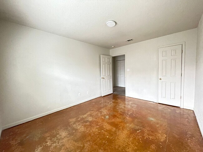 Building Photo - 2701 Vernice Loop
