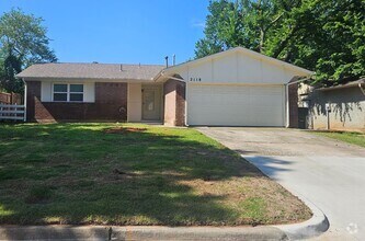 Building Photo - (3) Bed/(1.5) Bath Avail NOW!