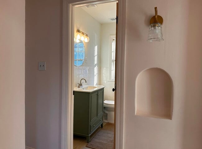 Building Photo - 2247 Vollintine Ave