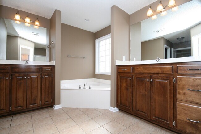 Building Photo - 176 Timber Oak Rd