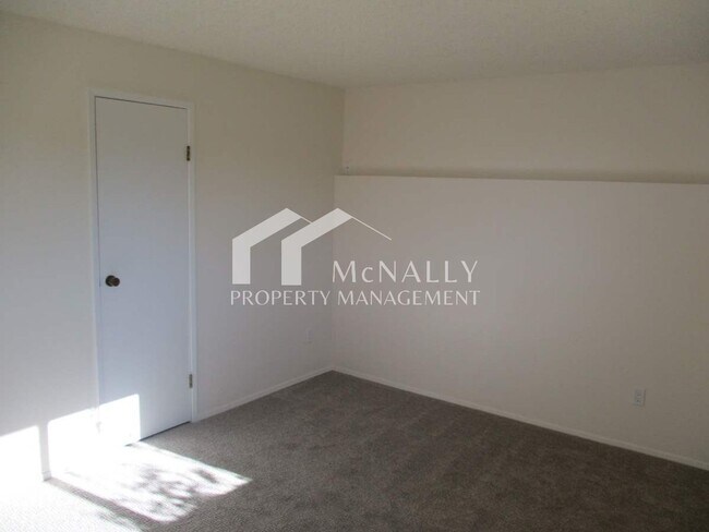 Building Photo - 4 Bedroom, 1.75 Bathroom Home in North Tacoma
