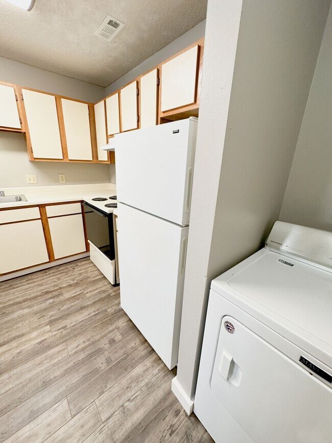 Building Photo - 1444-1446 N Dawn Drive