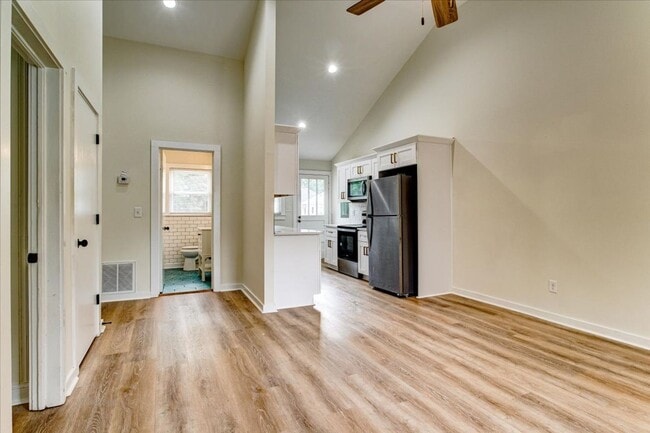 Building Photo - Welcome to this beautifully renovated condo located in the heart of McDonough, GA.