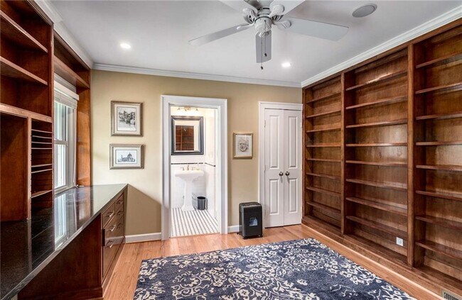 Building Photo - 994 Citadel Dr NE