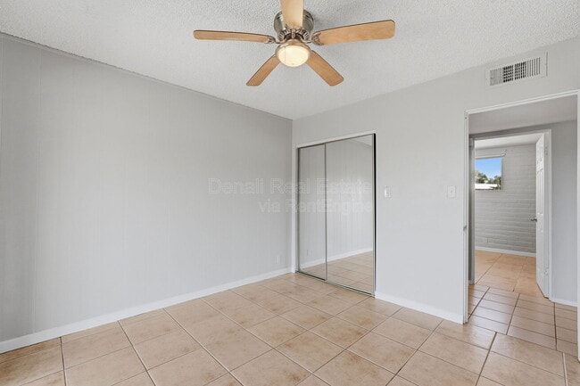 Building Photo - 210 S Alandale Pl