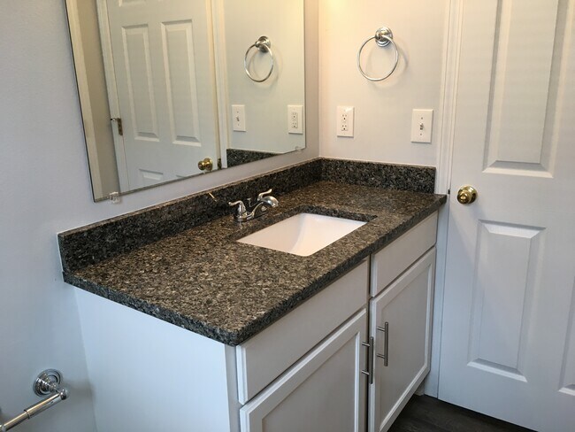 Building Photo - 902 Lauderhill Ln