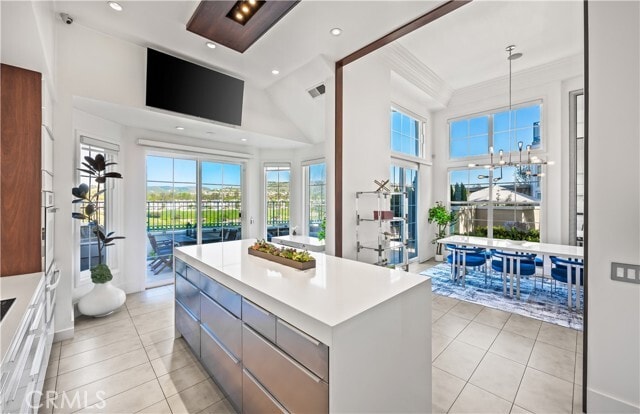 Building Photo - 4 Chandon