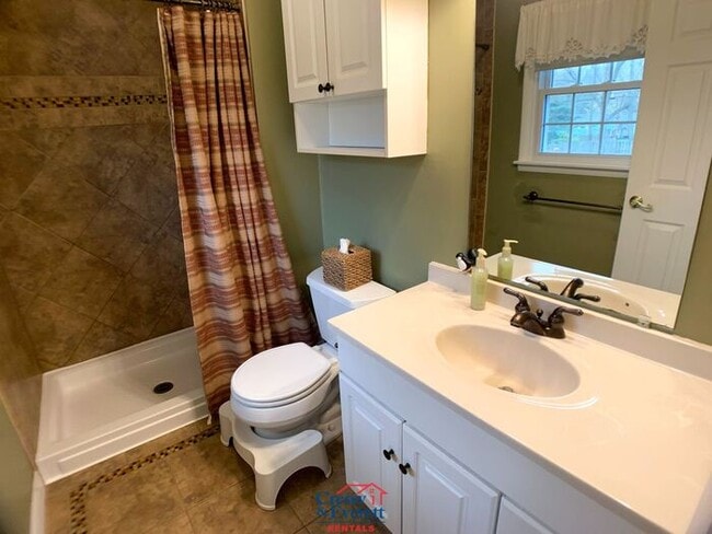 Building Photo - Spacious Niles Single Family