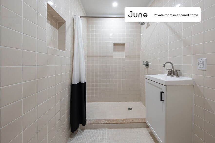 Building Photo - Room in Shared 4 bed/2 bath home