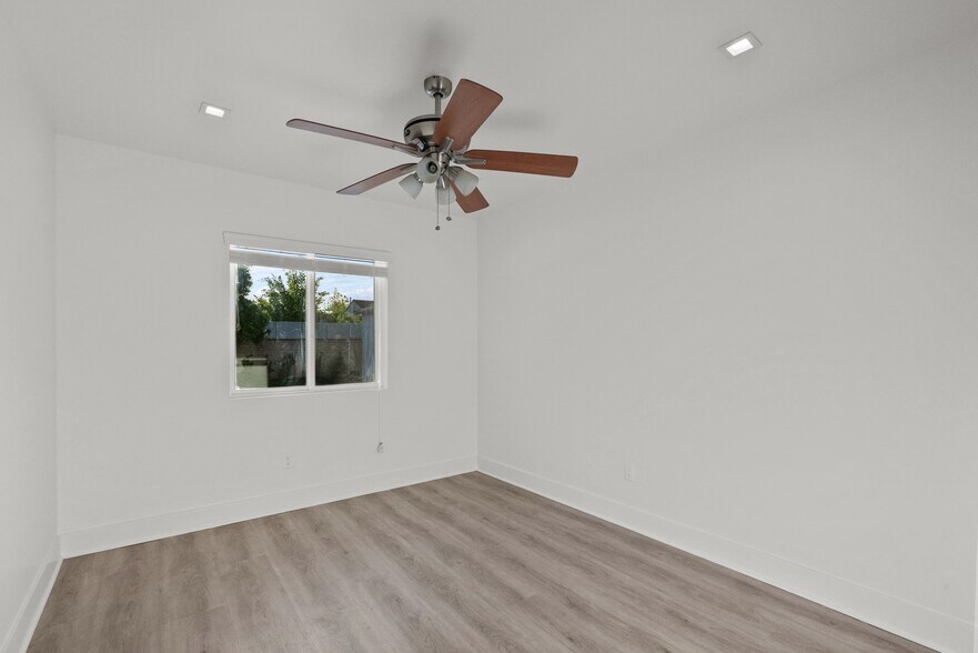Building Photo - 6051 Teesdale Ave