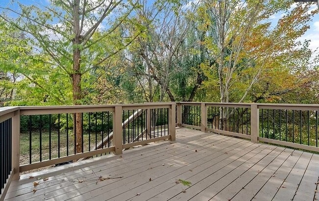 Building Photo - Spacious and Elegant 4 BR 4 BA Home in Olathe!