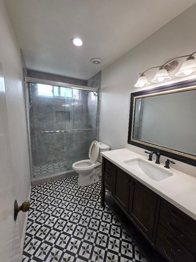 Building Photo - SPACIOUS 4BD/2BA WITH GARAGE, LAUNDRY AND ...