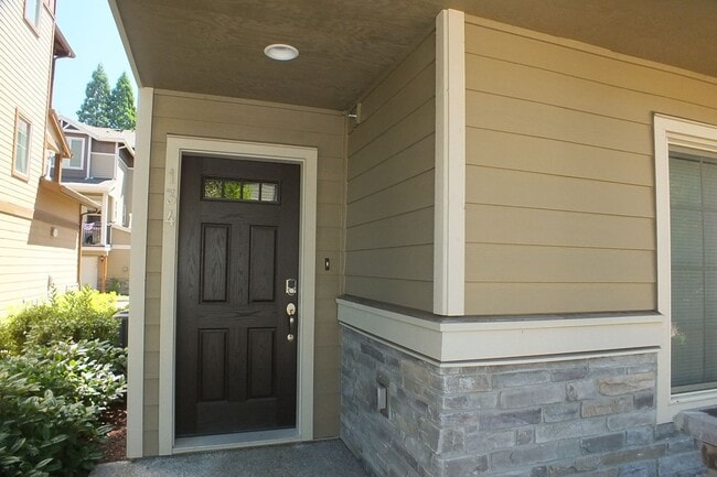 Building Photo - 3 Bedroom Townhome Condo