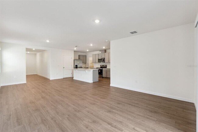 Building Photo - 2113 Walnut Crk Dr