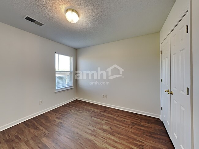 Building Photo - 1374 Siskin Dr