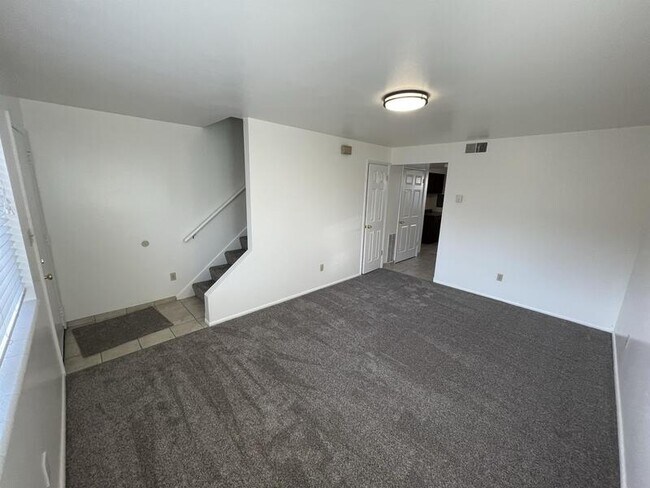 Building Photo - 25 E 960 S