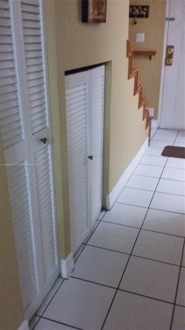 Building Photo - 3021 W 76th St