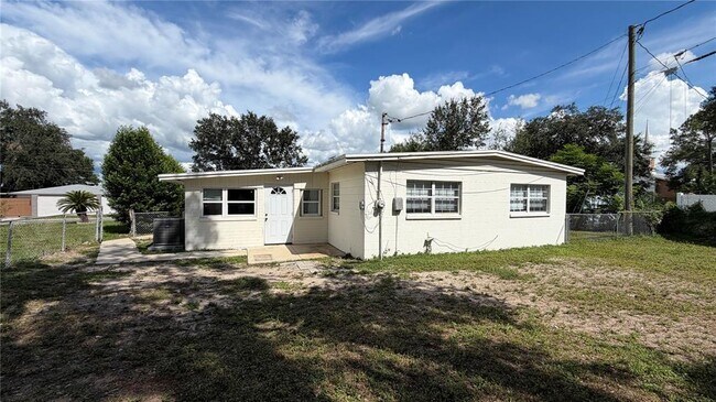 Building Photo - 1425 Hester Dr