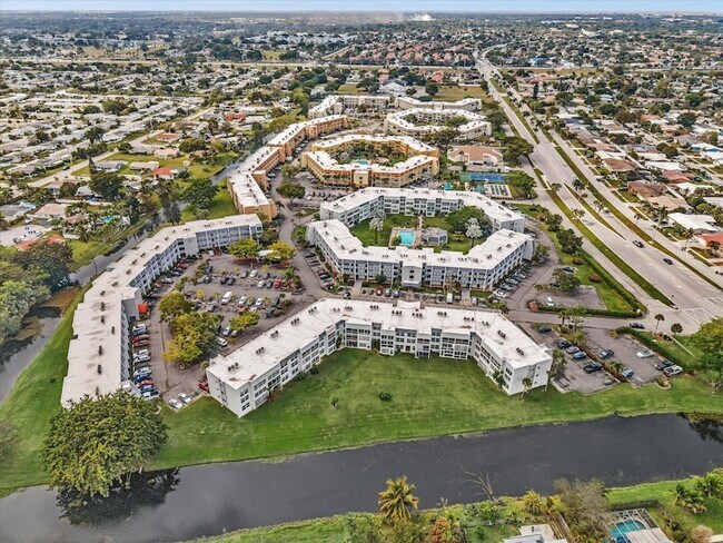 Building Photo - 6570 Royal Palm Blvd