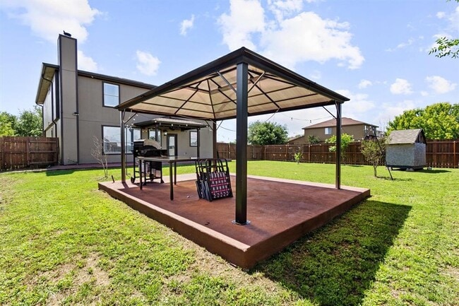 Building Photo - 303 Quail Hollow Dr