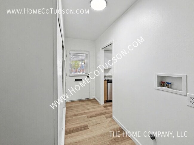 Building Photo - 413 W Pso Solana