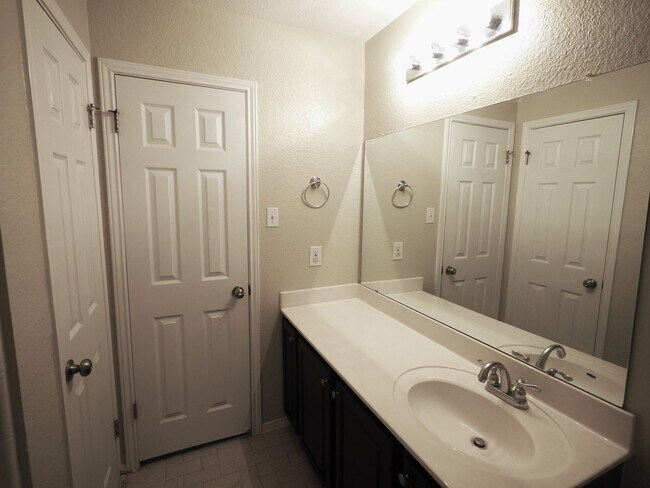 Building Photo - Amazing Pflugerville Home!