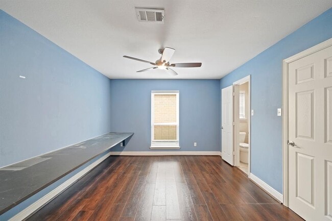 Building Photo - 414 Fox Briar Ln