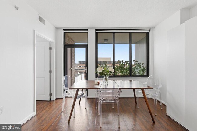 Building Photo - 851 N Glebe Rd