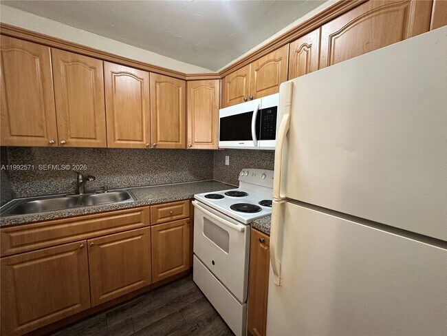 Building Photo - 1008 NW 45th Ave