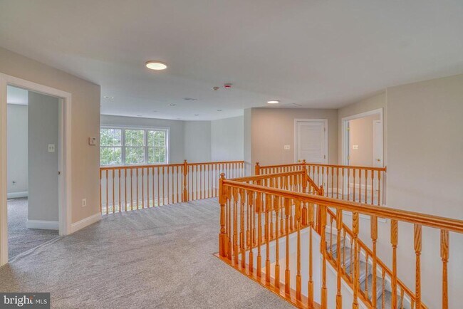 Building Photo - 9902 Player Dr