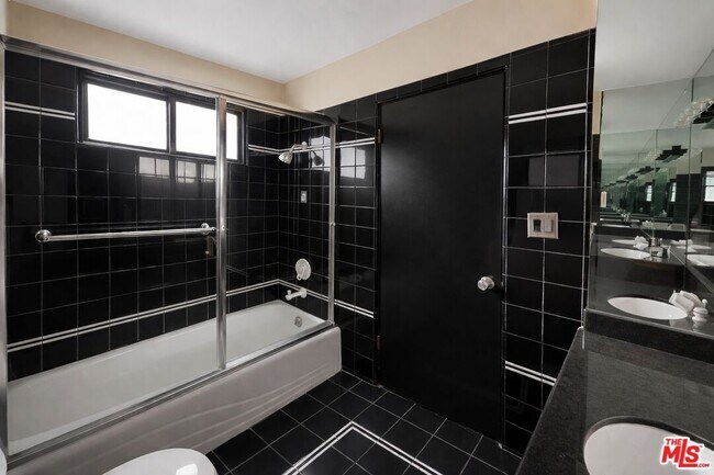 Building Photo - 3641 Sunswept Dr