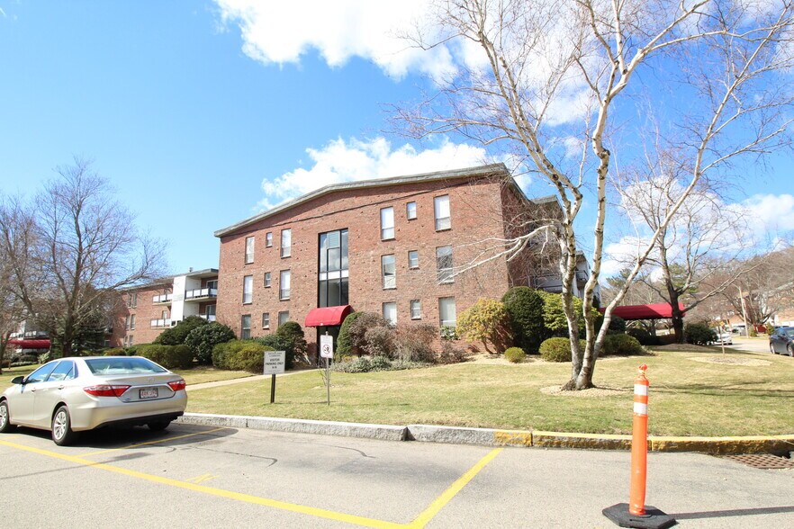 Building Photo - 50 Broadlawn Park