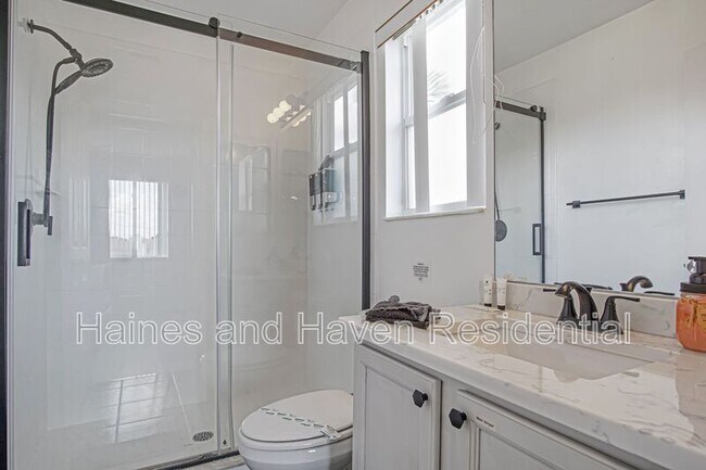 Building Photo - 403 Corvina Dr