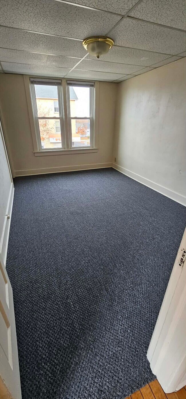 Building Photo - 1302 S 15th St