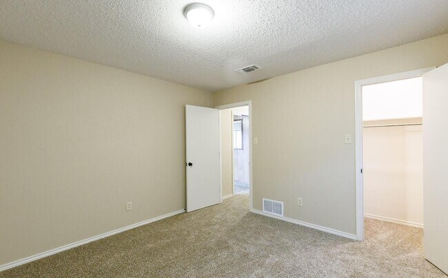 Building Photo - 3406 65th Dr