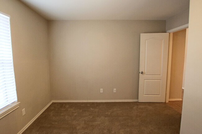 Building Photo - Coming Soon! 2 Bedroom Duplex for Rent in ...