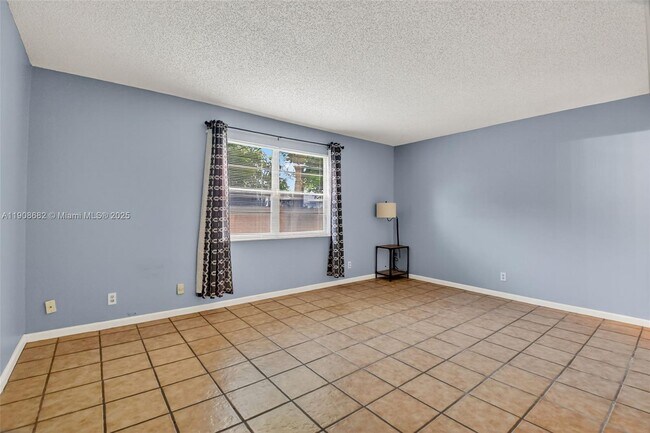 Building Photo - 6858 S Congress Ave