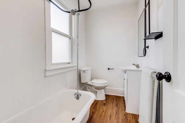 Building Photo - 2027 Eccles St