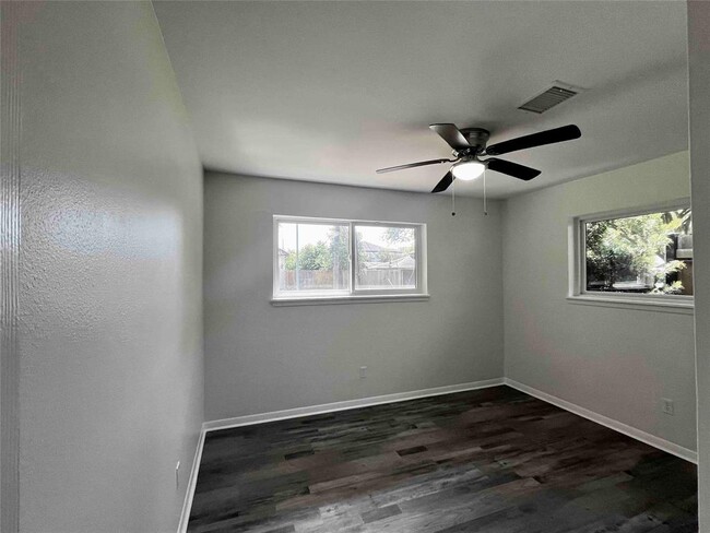 Building Photo - 8106 Mullins Dr