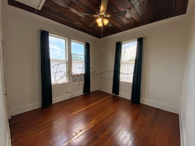 Building Photo - Charpentier District 2-Bed Duplex with Wi-...