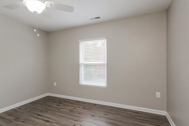 Building Photo - 10243 Hugue Way